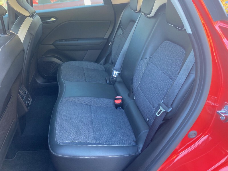 Fahrzeugabbildung Captur INTENS E-TECH Plug-in 160 (MY21) Bild 7 von 12