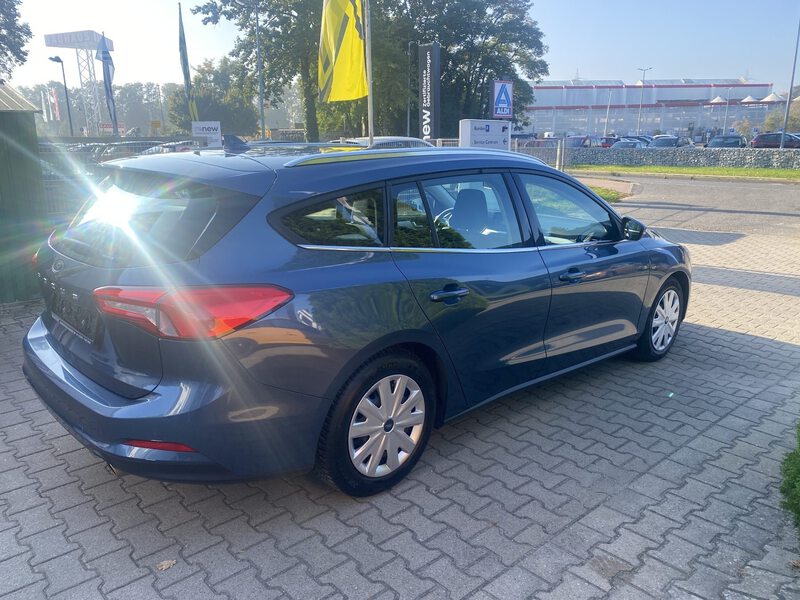 Fahrzeugabbildung Focus Turnier 1.0 Eco Boost Bild 4 von 15