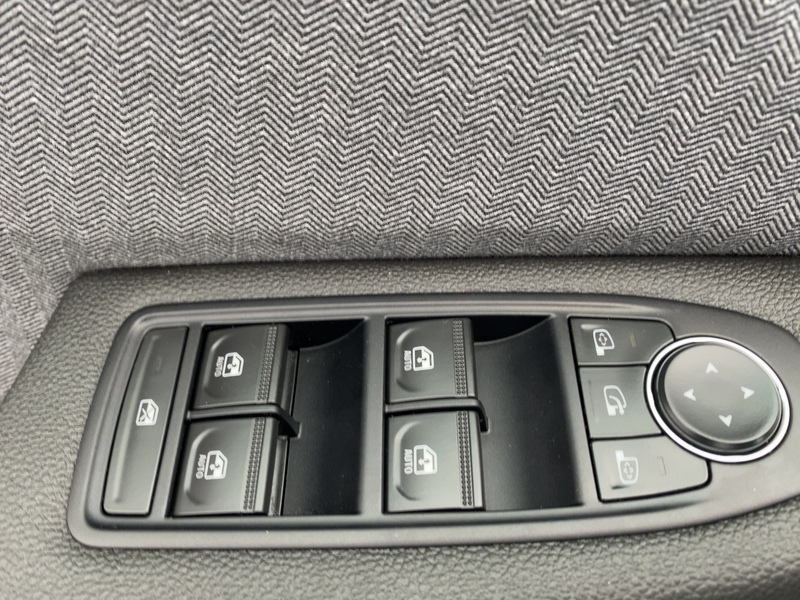 Fahrzeugabbildung Clio Techno TCe 90 Bild 13 von 21