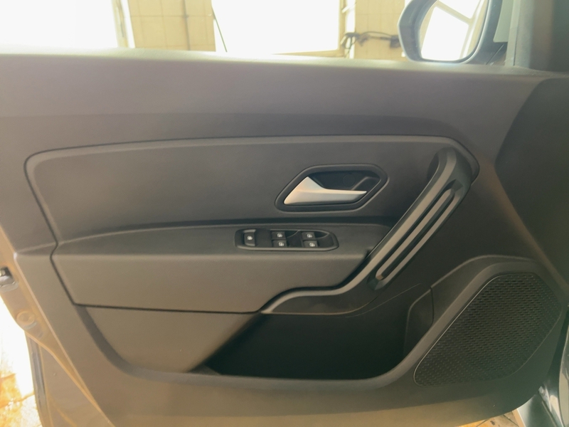 Fahrzeugabbildung Duster SHZ PDC KLIMA ABS ESP Bild 14 von 17