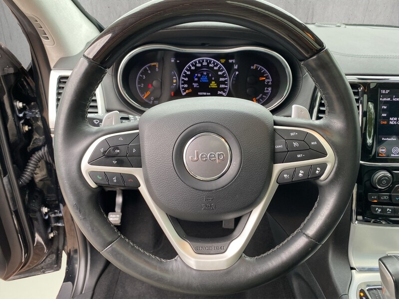 Fahrzeugabbildung Grand Cherokee Cherokee 3.0 CRD Summit Bild 10 von 15