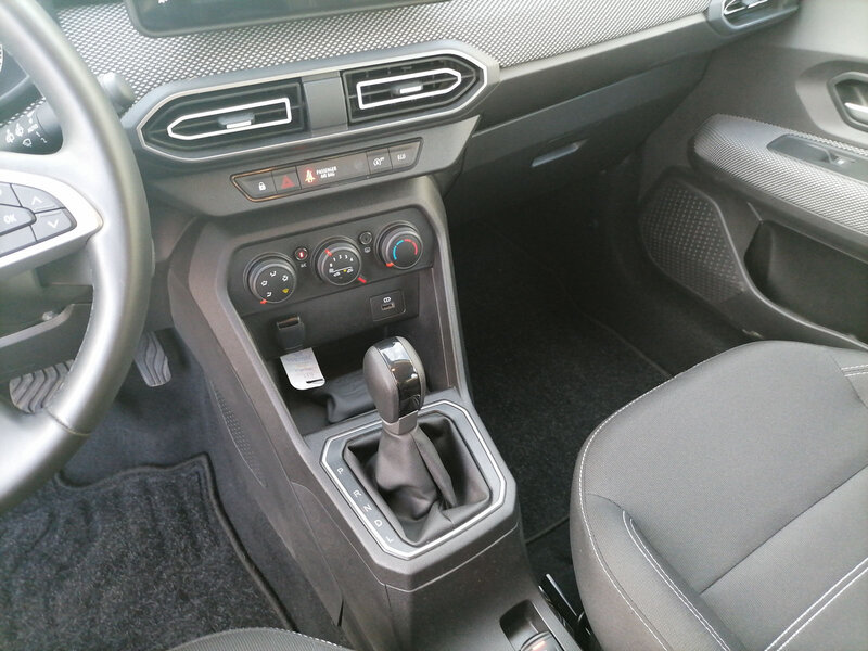 Fahrzeugabbildung Sandero Expression TCe 90 CVT Bild 15 von 15