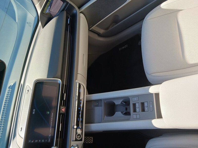 Fahrzeugabbildung IONIQ 6 Uniq 77,4 kWH 4WD *ALLRAD* Bild 28 von 30