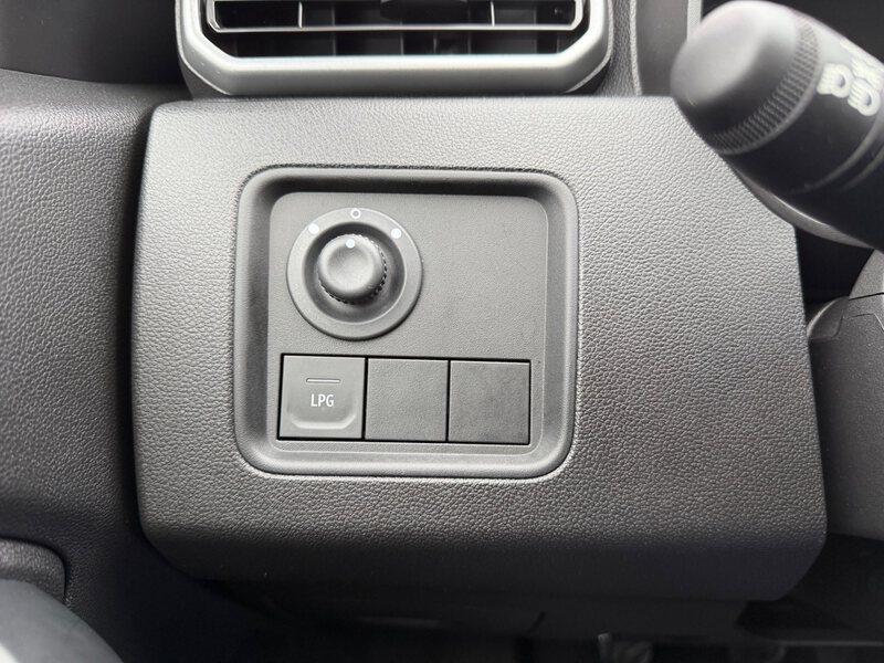 Fahrzeugabbildung Duster Expression TCe 100 ECO-G Bild 13 von 14