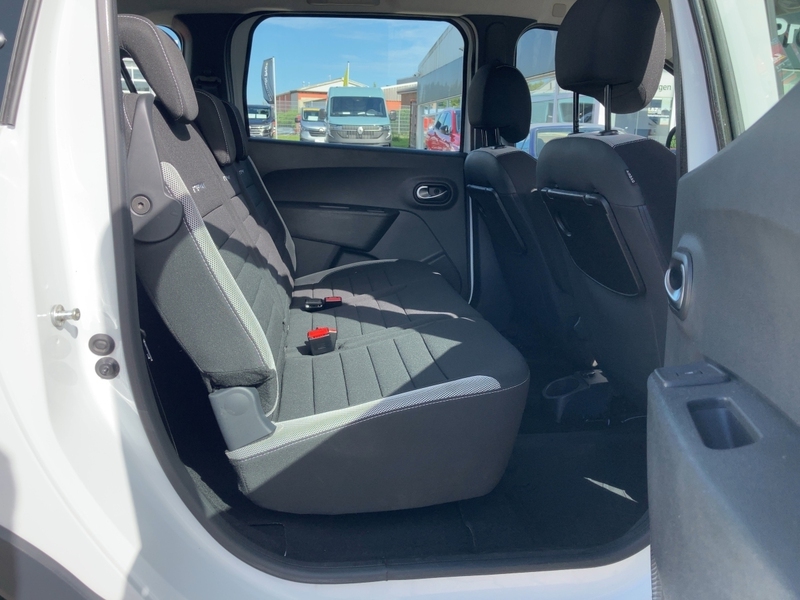 Fahrzeugabbildung Lodgy Stepway Plus 1.5 BLUE dCi 115 Bild 12 von 15