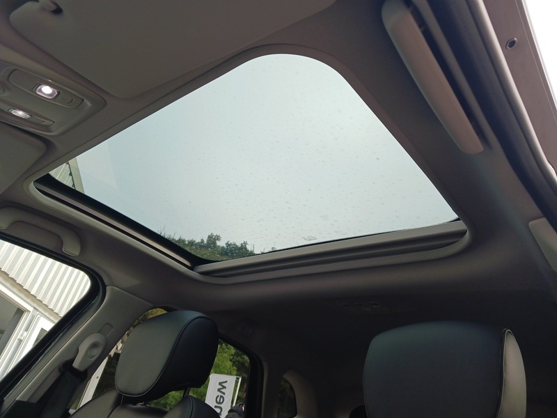 Fahrzeugabbildung Captur Initiale Paris TCe 120 Start&Stop MT  Bild 30 von 30