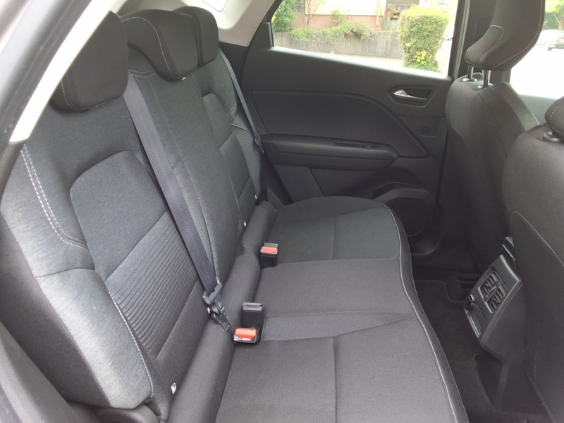 Fahrzeugabbildung Captur EXPERIENCE TCe 100 LPG Bild 12 von 16
