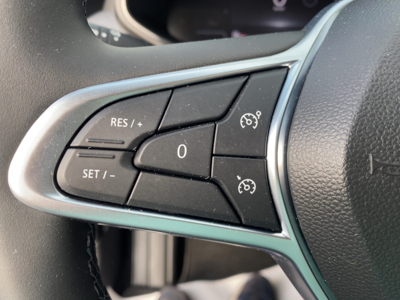 Fahrzeugabbildung Clio EVOLUTION SCe 65 Bild 18 von 21