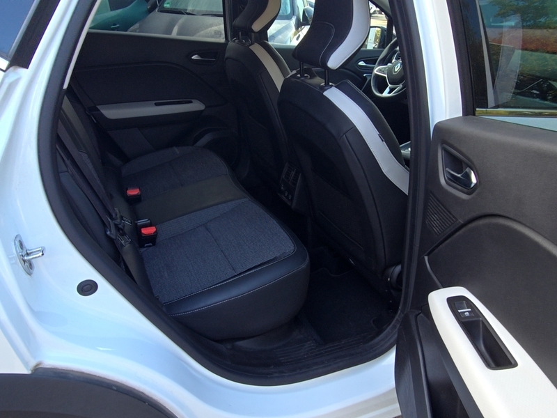 Fahrzeugabbildung Captur EDITION ONE E-TECH PLUG-IN 160 Bild 11 von 20