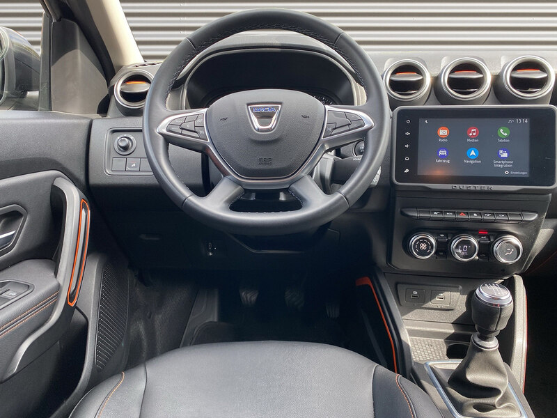Fahrzeugabbildung Duster Scheckheft 360° Navi PDC Bild 7 von 20