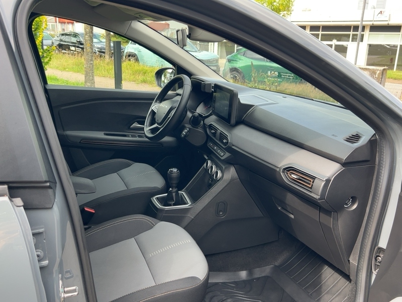 Fahrzeugabbildung Jogger TCe 110 Extreme+ *7-Sitzer* Bild 10 von 15