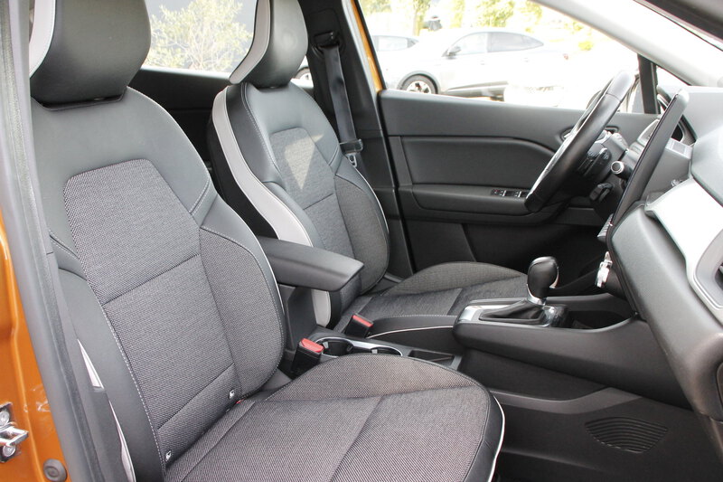 Fahrzeugabbildung Captur II INTENS TCe 140 EDC Bild 16 von 21