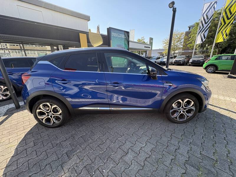 Fahrzeugabbildung Captur II 1.6 E-TECH Plug-in Hybrid 160 Techno Bild 3 von 18