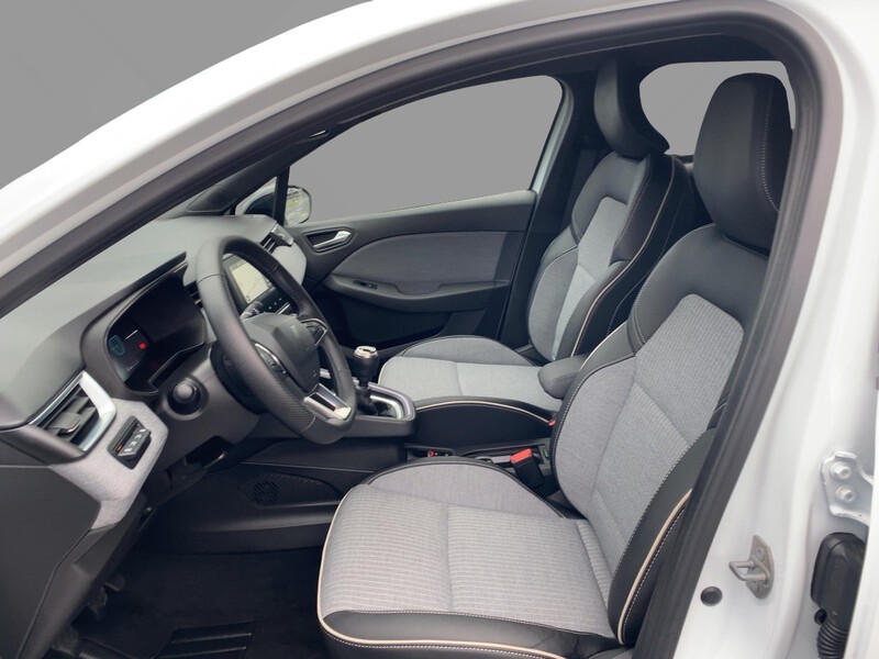 Fahrzeugabbildung Clio Techno TCe 90 Bild 7 von 21