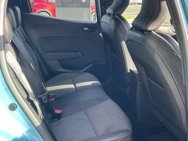 Fahrzeugabbildung Clio INTENS TCe 90 Bild 8 von 23