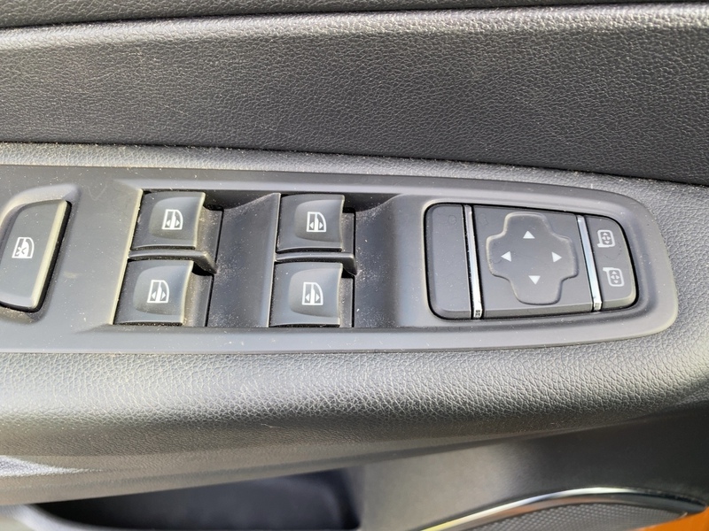 Fahrzeugabbildung Captur ABS Fahrerairbag ESP SERVO Bild 13 von 20