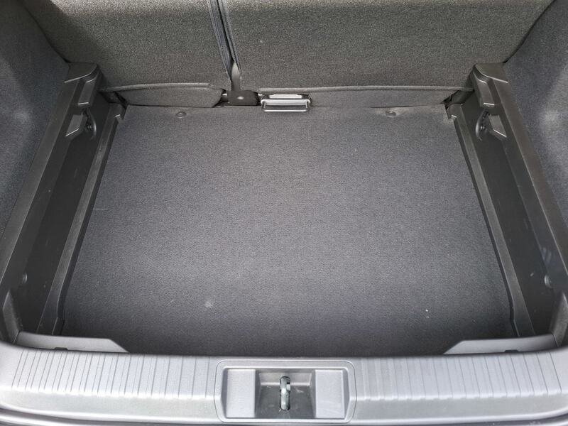 Fahrzeugabbildung Captur R.S. LINE TCe 140 EDC Bild 11 von 45