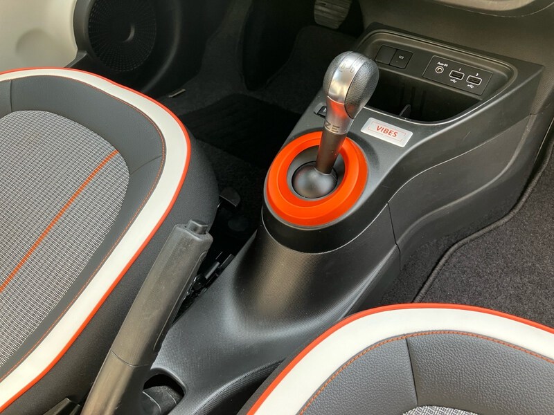 Fahrzeugabbildung Twingo *SHZ/Rückfahrkamera Bild 17 von 17