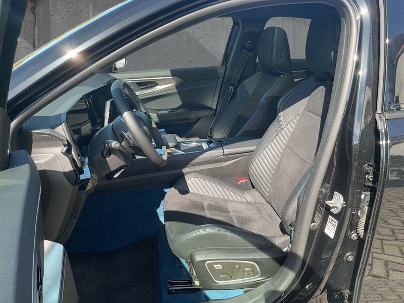 Fahrzeugabbildung Rafale Atelier Alpine E-Tech Plug-in 300 4x4 Bild 10 von 14