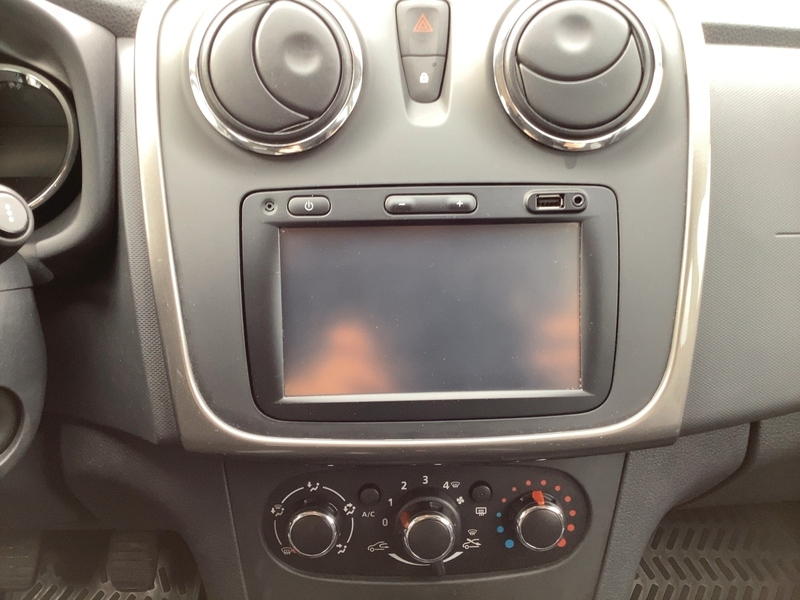 Fahrzeugabbildung Sandero Stepway Celebrat Bild 10 von 15