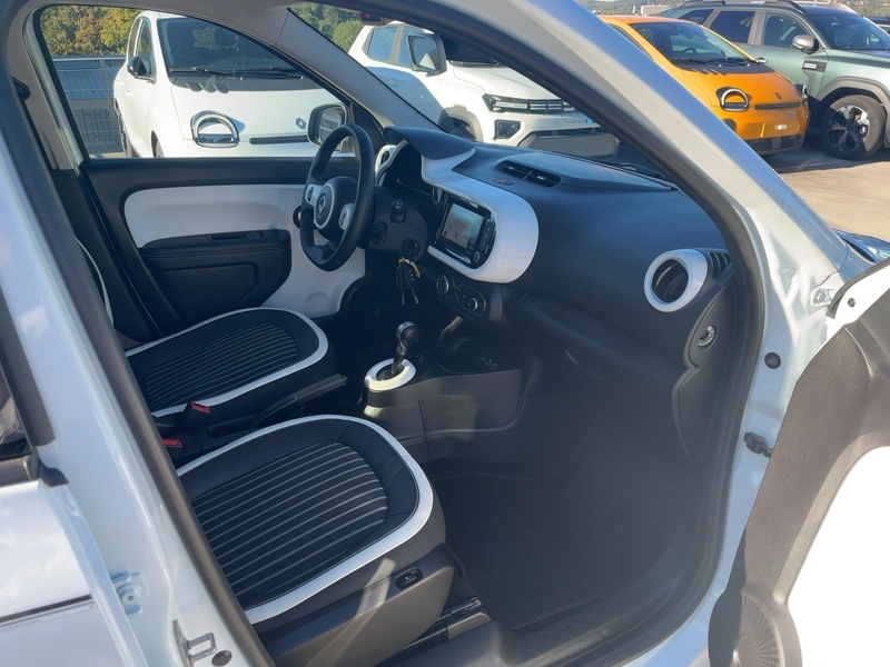 Fahrzeugabbildung Twingo E-TECH 100% el.  E-Tech 100% elektrisch Bild 10 von 16