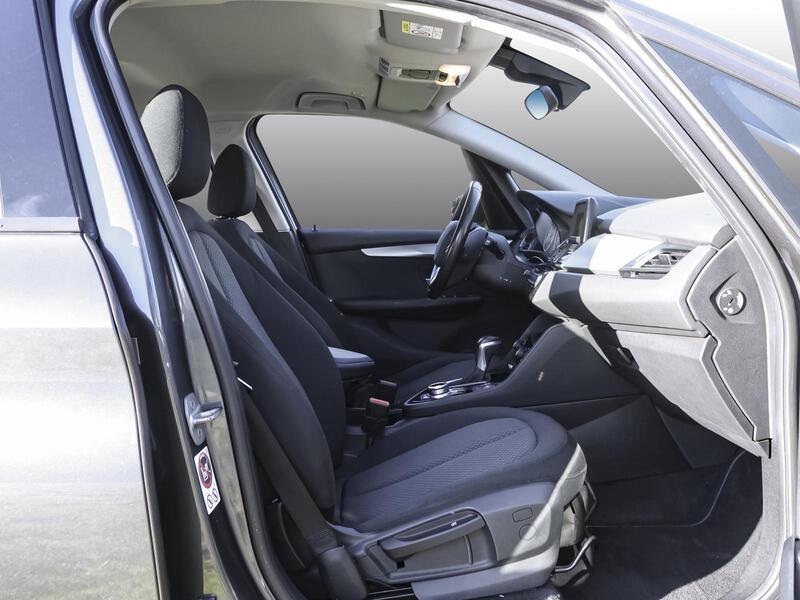 Fahrzeugabbildung 218 Active Tourer NAVI SHZ PDC BT AHK Bild 3 von 15