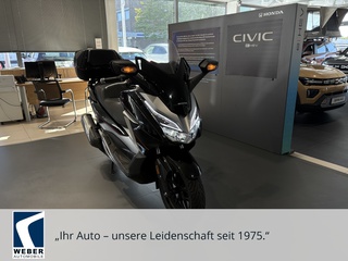 Forza 300 mit Smart Top Case Griffheiz