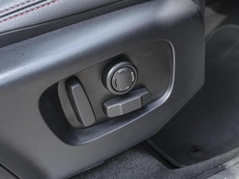 Fahrzeugabbildung Discovery Sport BLACK-PACK PANO Bild 16 von 20