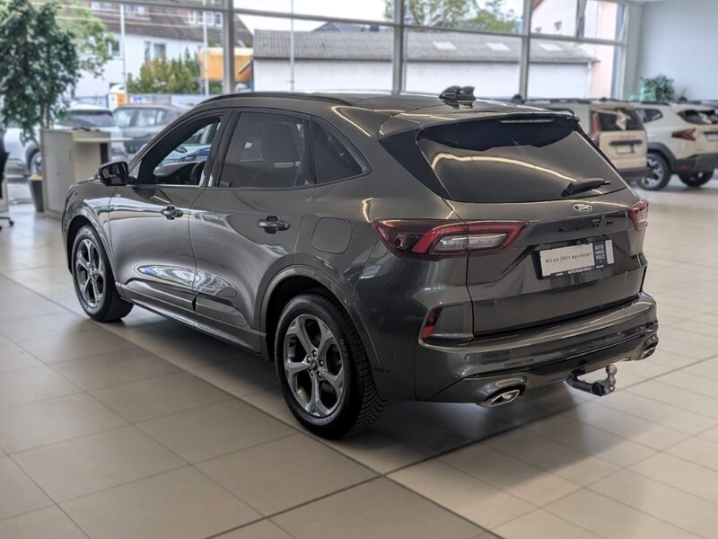 Fahrzeugabbildung Kuga 1.5 EcoBoost ST-Line X 4-Jahre FGS Bild 2 von 47