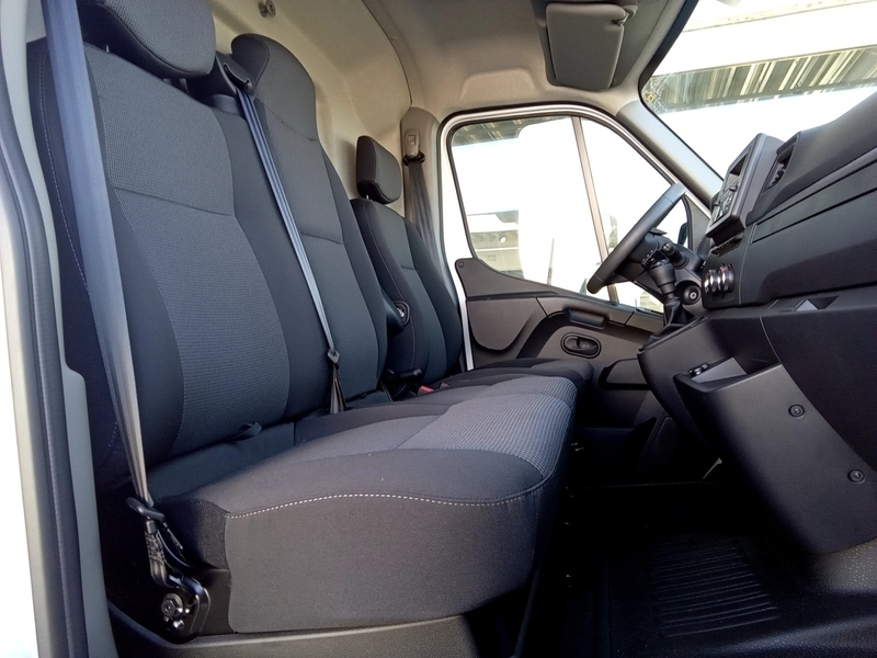 Fahrzeugabbildung Master dCi 135 Pack Clim Bild 10 von 12