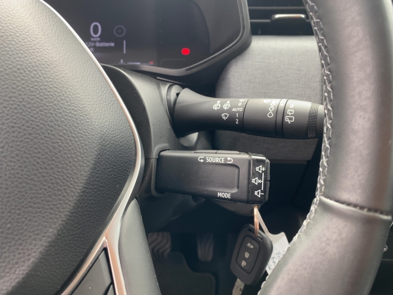 Fahrzeugabbildung Clio EVOLUTION SCe 65 Bild 17 von 19