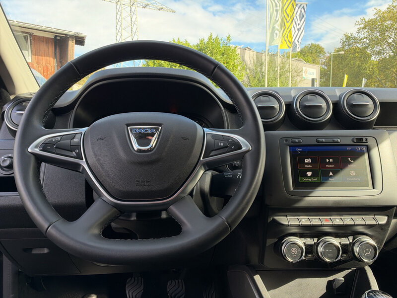 Fahrzeugabbildung Duster 360° Navi Tempomat Bild 14 von 20