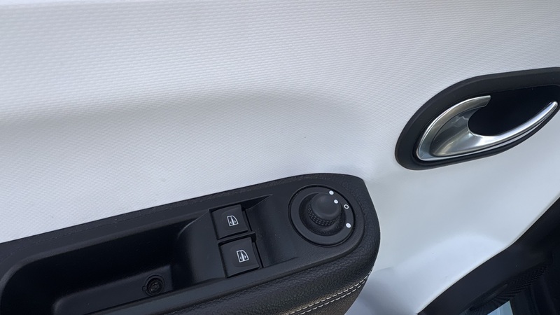 Fahrzeugabbildung Twingo E-Tech 100% elektrisch Bild 15 von 17