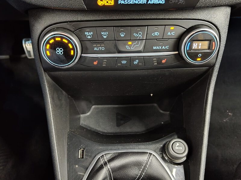 Fahrzeugabbildung Fiesta orline CarPlay ACC Bild 17 von 35