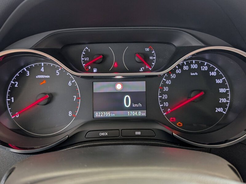 Fahrzeugabbildung Crossland 1.2 Elegance CarPlay Tempomat Bild 16 von 34