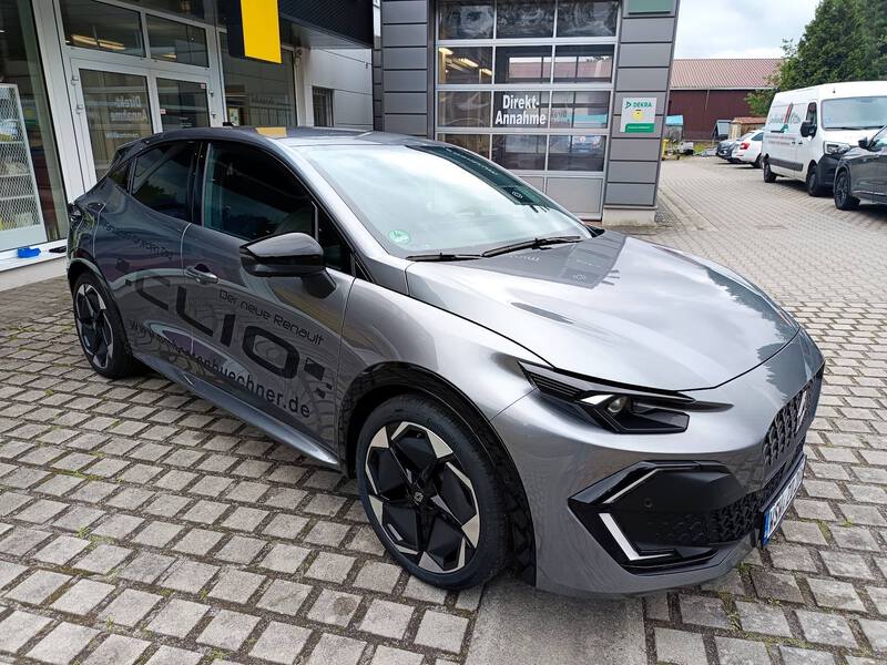 Fahrzeugabbildung Clio Techno Full Hybrid E-Tech 160 Bild 7 von 13