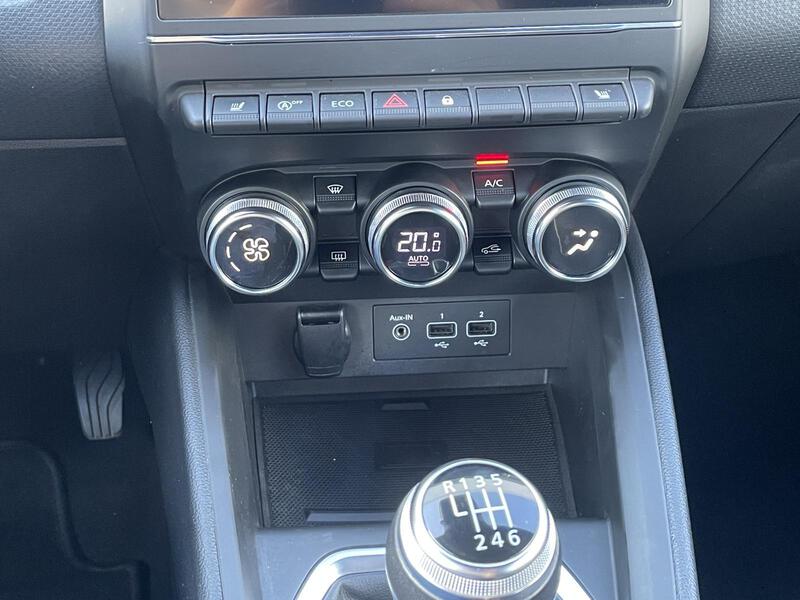 Fahrzeugabbildung Clio INTENS TCe 90 Bild 23 von 23