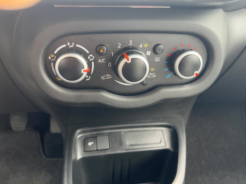 Fahrzeugabbildung Twingo 1.0 SCe 65 Zen Bild 12 von 15