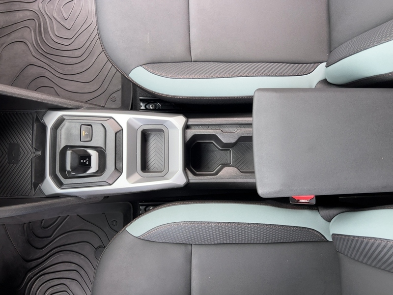Fahrzeugabbildung Duster 1.6 E-TECH 140 Extreme  Bild 15 von 30