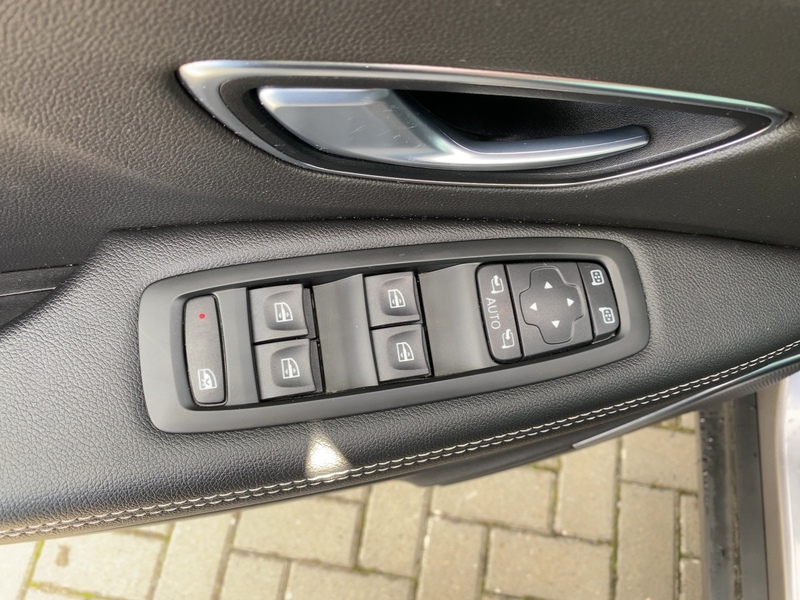 Fahrzeugabbildung Scenic ABS Fahrerairbag ESP NSW Bild 13 von 18