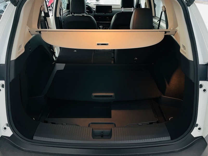 Fahrzeugabbildung X-Trail Automatik Bild 6 von 15