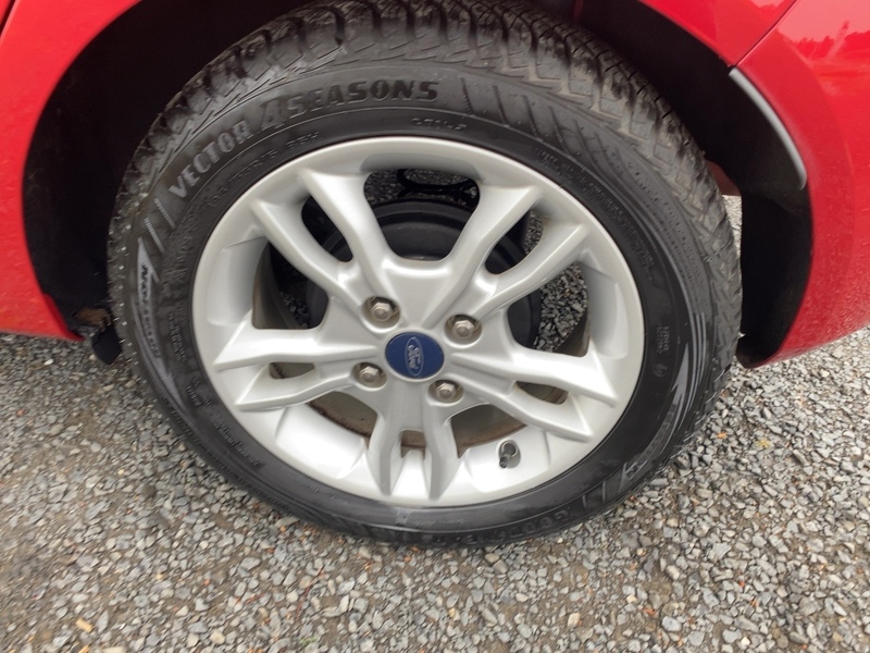 Fahrzeugabbildung Fiesta Celebration 1.0L 101PS Bild 12 von 20