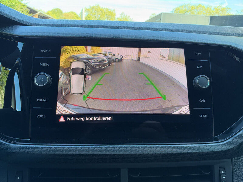 Fahrzeugabbildung T-Cross PDC+Kamera Navi Bild 17 von 20