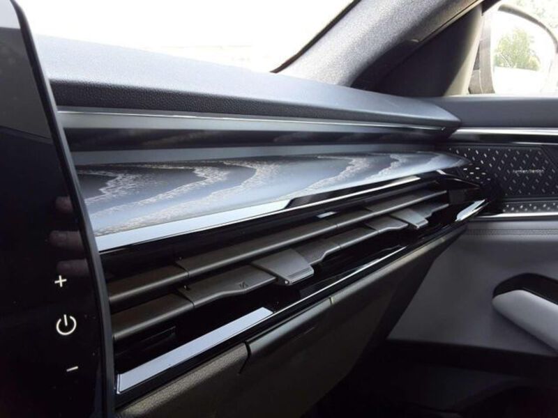 Fahrzeugabbildung Espace TECH Hybrid 200 Iconic 7S Bild 18 von 19