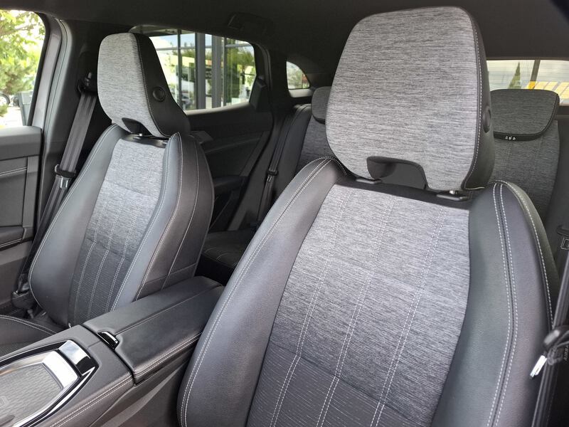 Fahrzeugabbildung Austral Techno Mild Hybrid 160 Automatik Bild 36 von 47