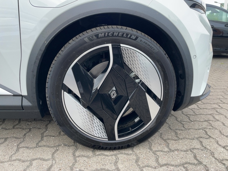 Fahrzeugabbildung Scenic E-Tech 100% ele Iconic 220 Long Range Bild 6 von 15