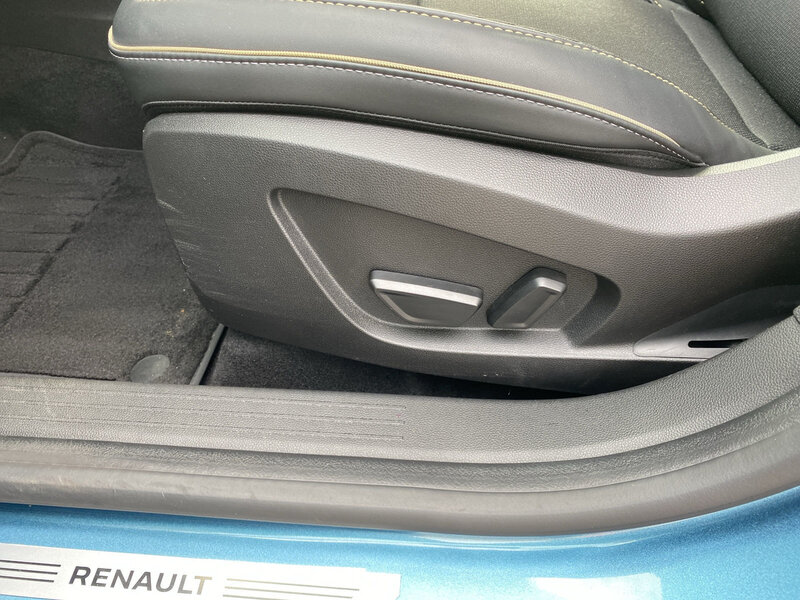 Fahrzeugabbildung Symbioz 360° Bild 15 von 20