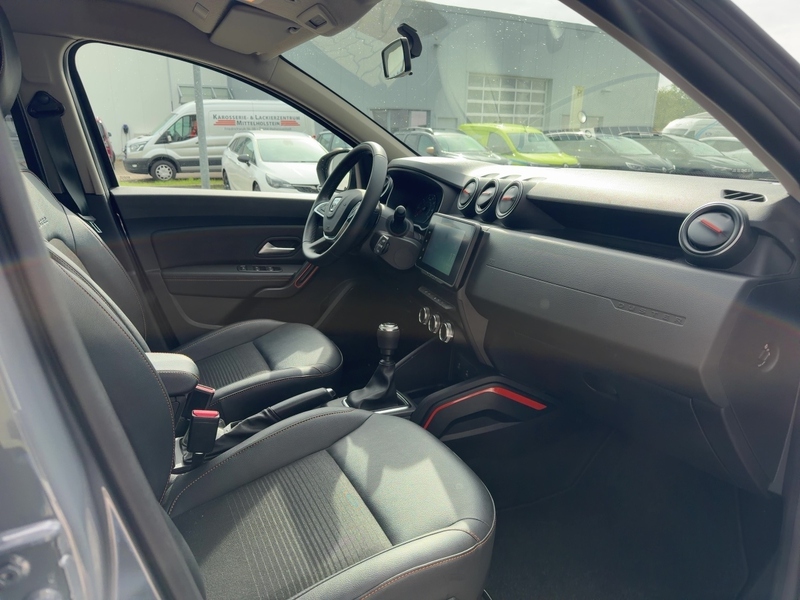 Fahrzeugabbildung Duster AHK LED Bild 7 von 14