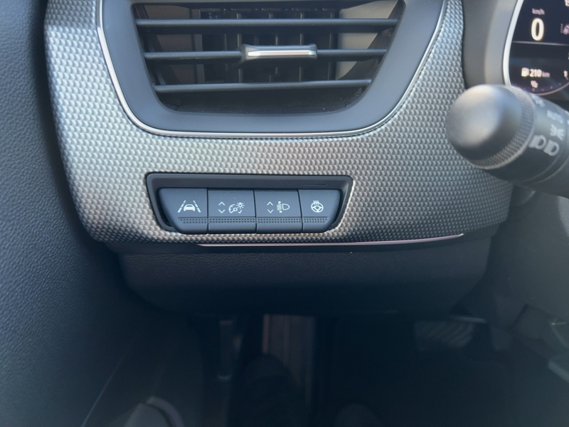 Fahrzeugabbildung Arkana BOSE Sound Bild 19 von 24