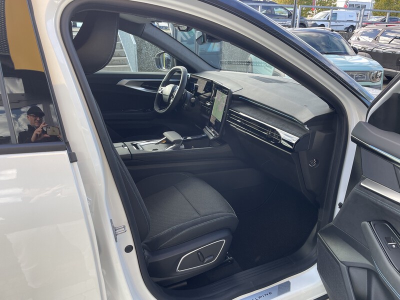 Fahrzeugabbildung Austral Esprit Alpine Full Hybrid E-Tech 200 Bild 28 von 42